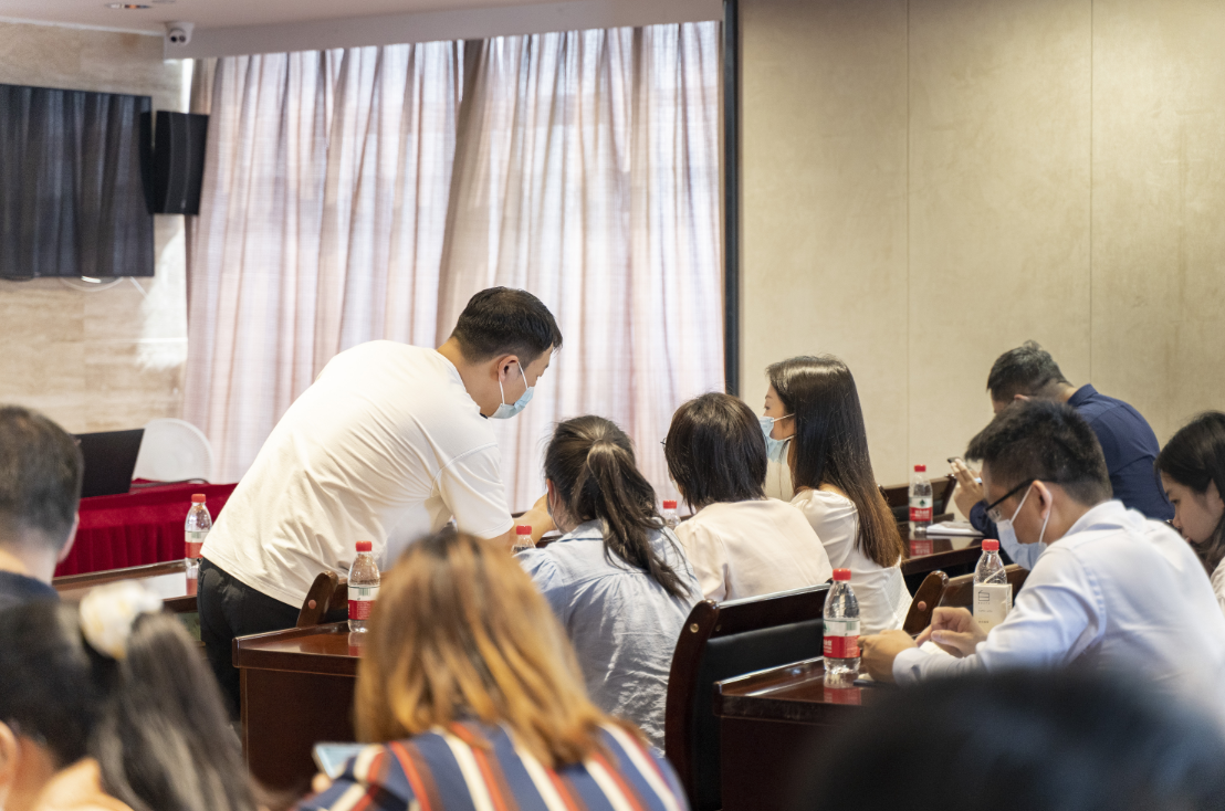 爱游戏官方网站-爱游戏(中国)组织开展新闻摄影专题培训