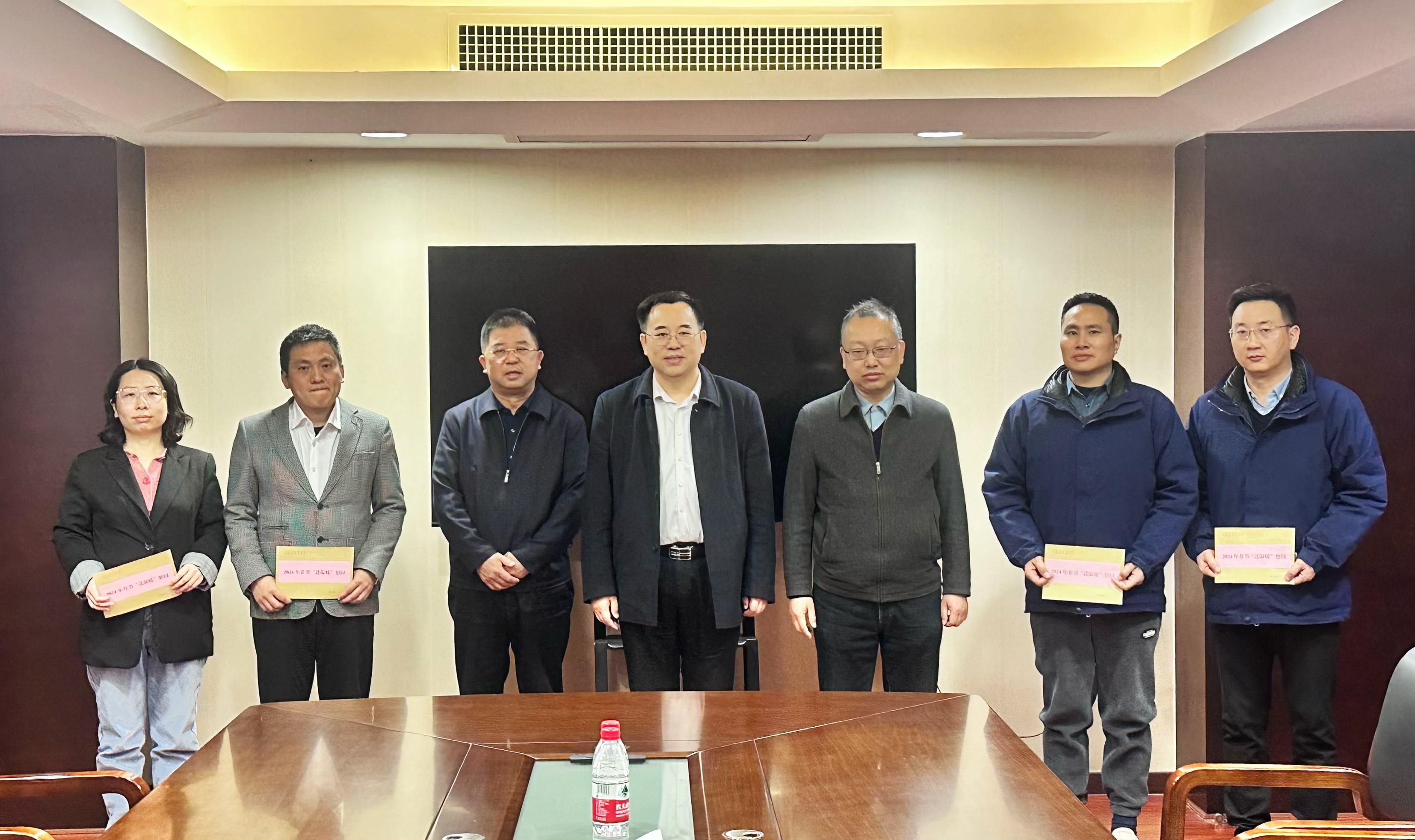 寒冬送温暖，关爱暖人心——爱游戏官方网站-爱游戏(中国)开展2024年春节“送温暖”走访慰问活动