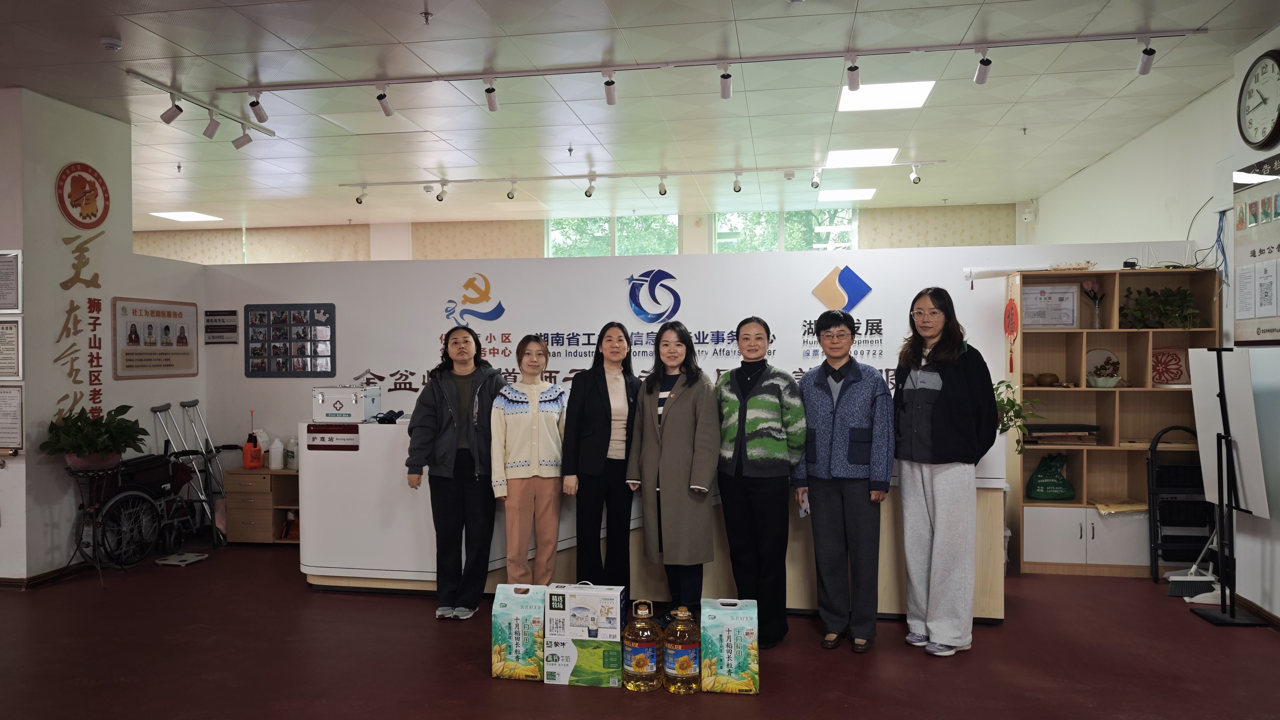 爱游戏官方网站-爱游戏(中国)证券事务与资金财务党支部开展“关爱独居老人”志愿服务活动